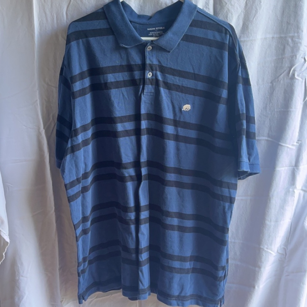 VINTAGE BLUE AND BLACK BANANA REPUBLIC SHIRT 🍌